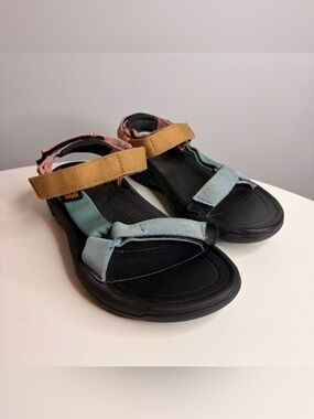 Teva Hurricane Sandals - Comfortable Outdoor Footwear size 6
